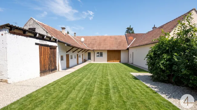 RESERVIERT ! Sonniges Landhaus mit idyllischem Garten auf großzügigem 905m2 Grundstück ! - Titelbild