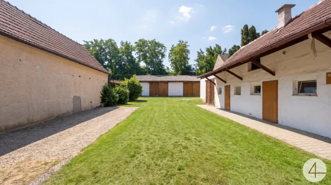 RESERVIERT ! Sonniges Landhaus mit idyllischem Garten auf großzügigem 905m2 Grundstück ! - Bild