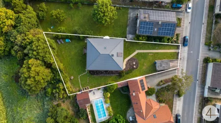Gepflegtes Einfamilienhaus mit großem Grundstück und zahlreichen Modernisierungen