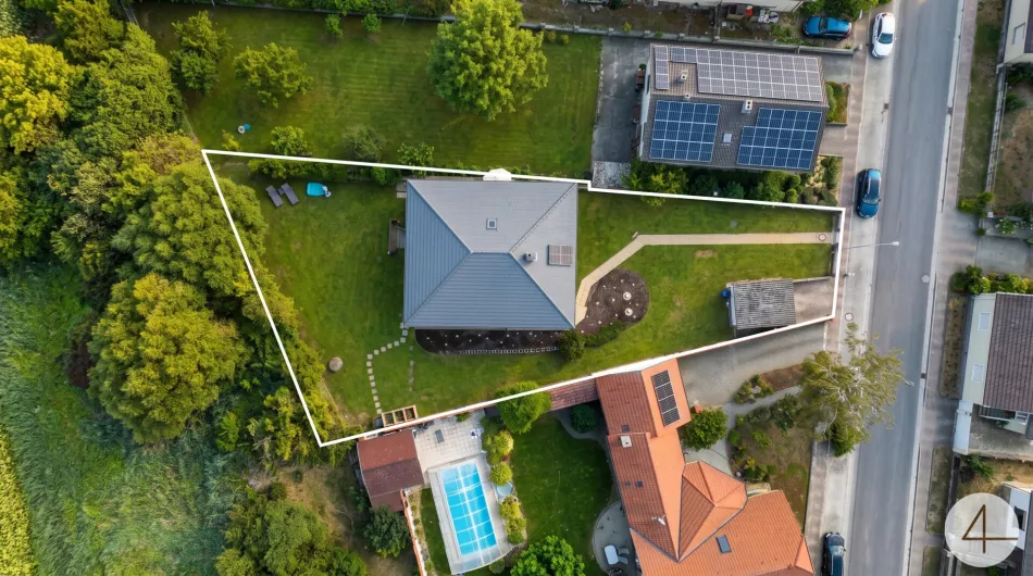 RESERVIERT ! Gepflegtes Einfamilienhaus mit großem Grundstück und zahlreichen Modernisierungen - Bild