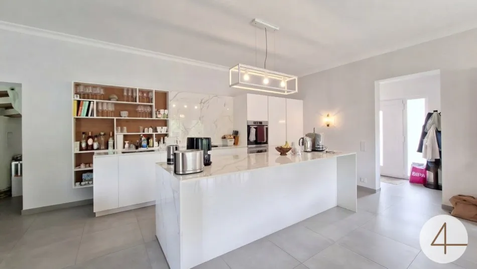 Exklusive Designvilla in traumhafter Hanglage mit Panoramablick - Bild