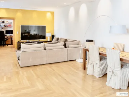 Bestlage Nähe Mariahilferstraße! Exquisite 6-Zimmer-Maisonette-Wohnung mit romantischem Eigengarten und Garagenplatz