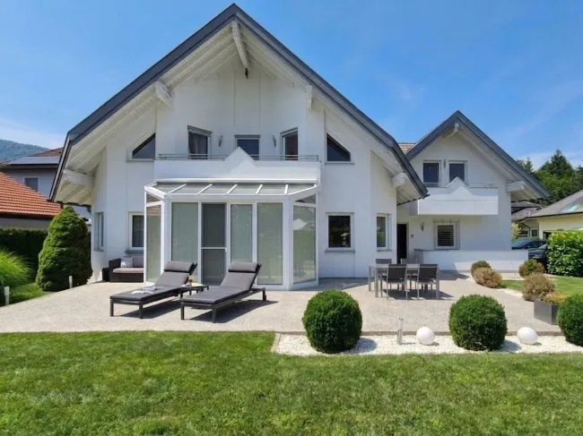 Top-Gelegenheit ! Modernes großzügiges Traumhaus nähe Mondsee. - Titelbild