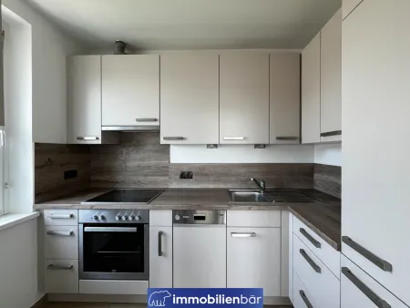 Wohnen mit Aussicht: Helle 2-Zimmer-Wohnung im 7. Stock mit Fernblick