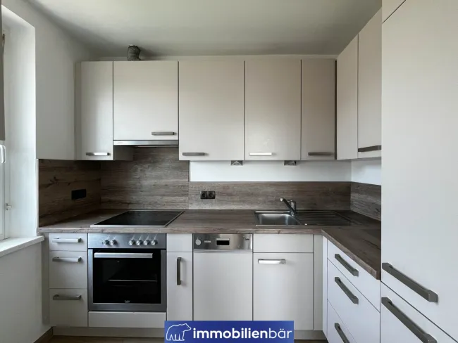 Wohnen mit Aussicht: Helle 2-Zimmer-Wohnung im 7. Stock mit Fernblick - Bild