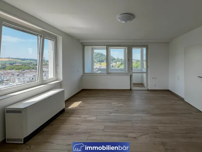 Wohnen mit Aussicht: Helle 2-Zimmer-Wohnung im 7. Stock mit Fernblick - Titelbild