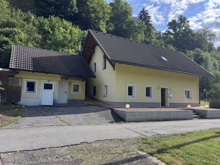 Zweifamilienhaus mit Nebengebäude und großzügigem Garten nahe Dreiländereck !