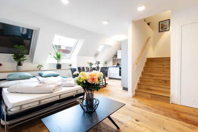 DG-Maisonette mit besonders großzügigen Terrassen und Stadtblick - Titelbild