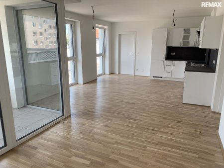 Exklusives Wohnen im Herzen von Wiener Neustadt - Traumwohnung im Dachgeschoß, vollsaniert mit Balkon und Stellplatz!