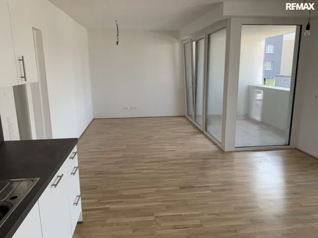 Exklusives Wohnen im Herzen von Wiener Neustadt - Traumwohnung im Dachgeschoß, vollsaniert mit Balkon und Stellplatz! - Bild