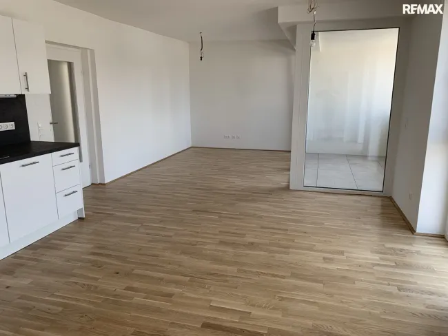Exklusives Wohnen im Herzen von Wiener Neustadt - Traumwohnung im Dachgeschoß, vollsaniert mit Balkon und Stellplatz! - Bild