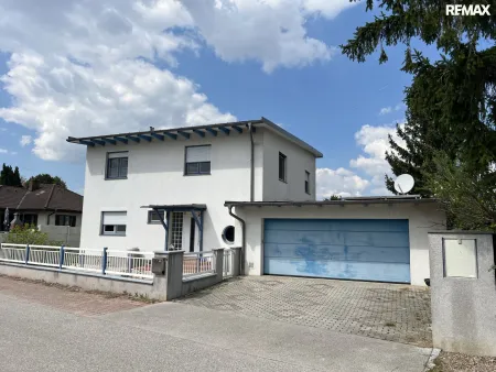 Großzügiges Einfamilienhaus mit Garten, Terrasse & Garage in Ebenfurth, 4 Zimmer, 195m²