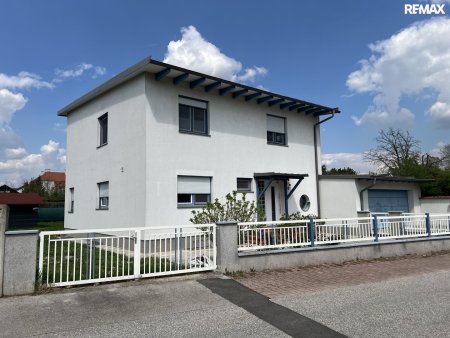 Großzügiges Einfamilienhaus mit Garten, Terrasse & Garage in Ebenfurth, 4 Zimmer, 195m²