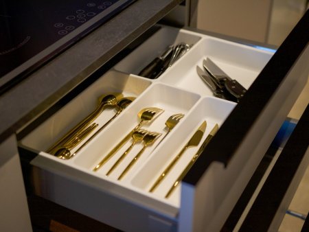 Besteck und Geschirr inkludiert