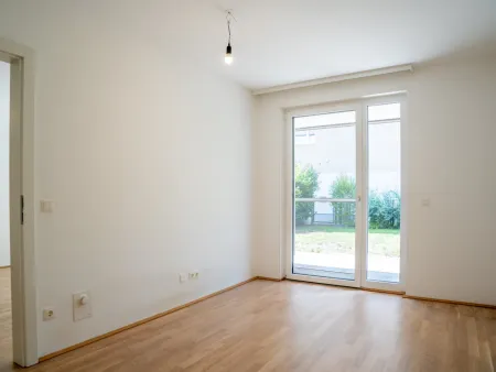 Schlafzimmer mit Gartenzugang