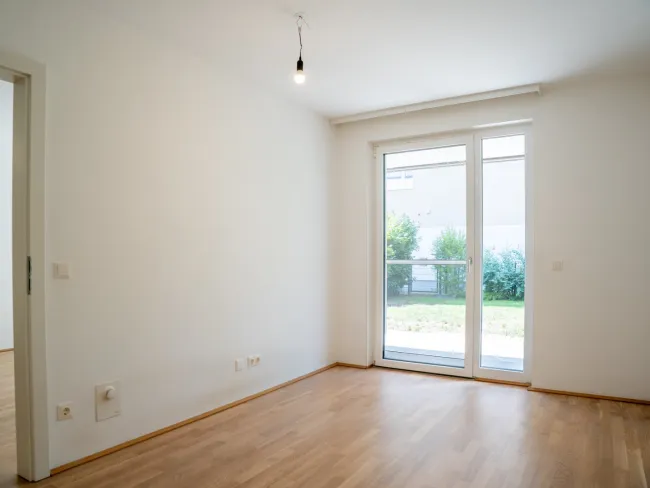 Schlafzimmer mit Gartenzugang