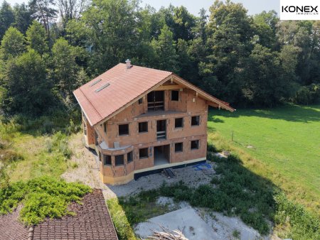 LANDSITZ AM CHIEMSEE Hochwertiger Rohbau auf 13.750 m² eigenem Grund