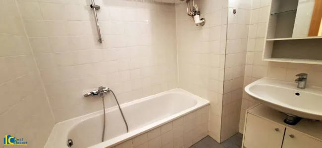 Badezimmer mit Wannenbad