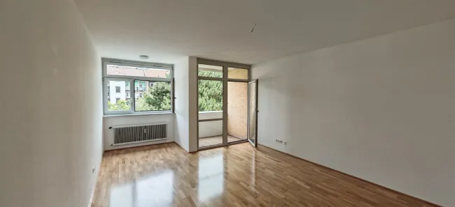Helle Garconniere mit Balkon in Pradl ab sofort verfügbar - Titelbild