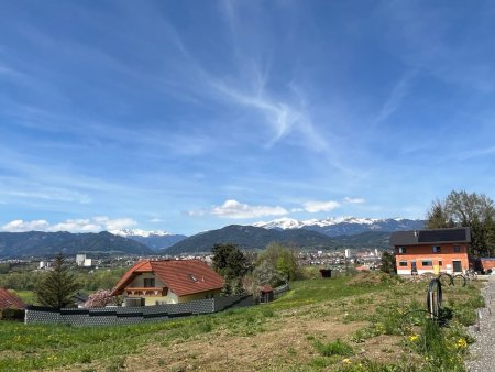 712 m² großer Baugrund im Grünen mit Bergpanorama