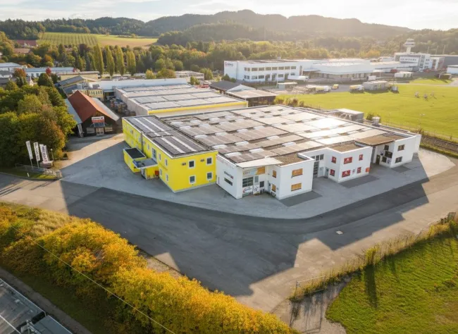 Luftbild Gewerbekomplex
