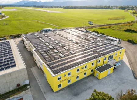 Luftbild Gewerbekomplex