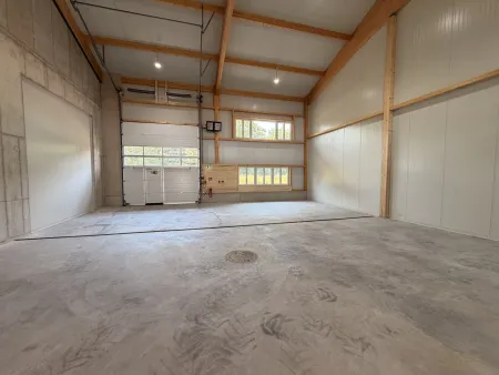Moderne Halle in St. Pölten I 284,23 m² I Erstbezug I vielseitig nutzbar I eigene Stellplätze