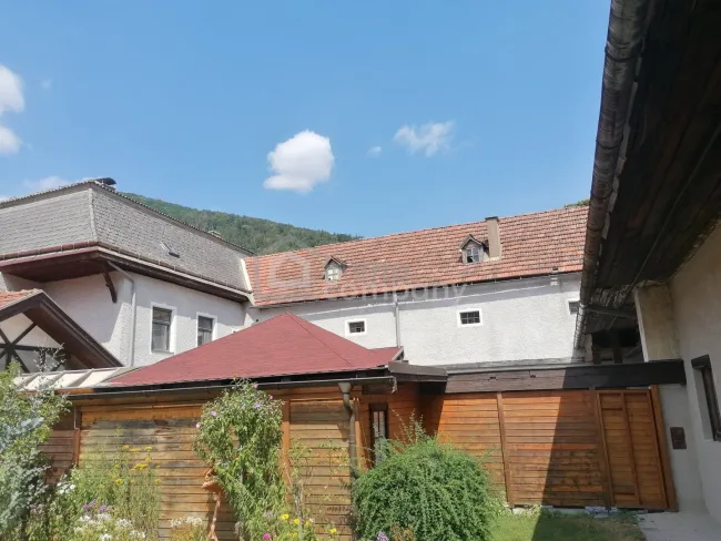 Geschichte trifft Zukunft - Einzigartiger Vierkanthof mit Gasthaus und 4 Wohneinheiten - Bild