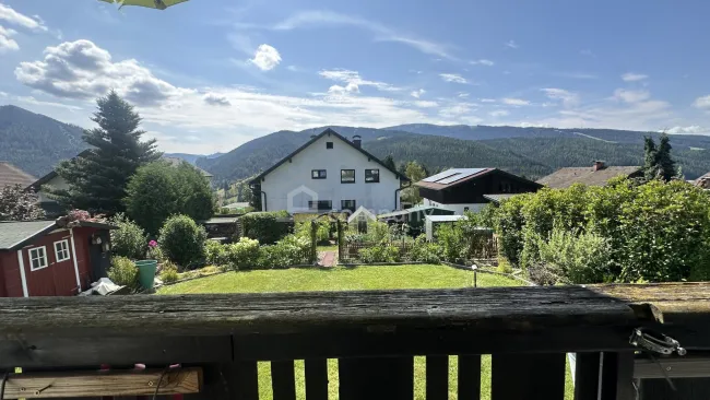 Blick vom Gemüsegarten zum Haus