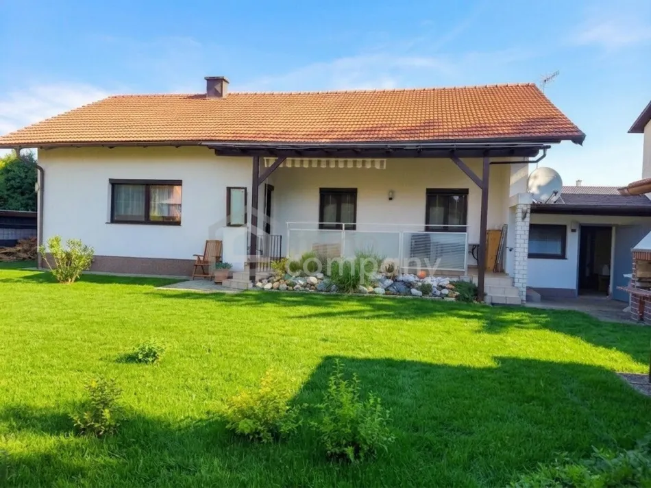 Charmanter Bungalow in Theresienfeld, 4 Zimmer, Garten, Terrasse, Garage - Titelbild