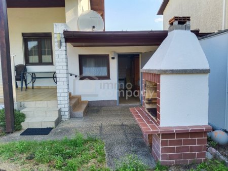 Charmanter Bungalow in Theresienfeld, 4 Zimmer, Garten, Terrasse, Garage