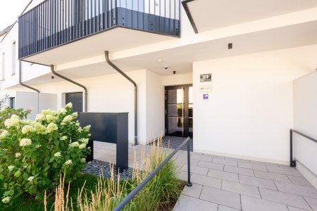 Wunderschöne klimatisierte DG-Wohnung mit großer Terrasse - ERSTBEZUG !