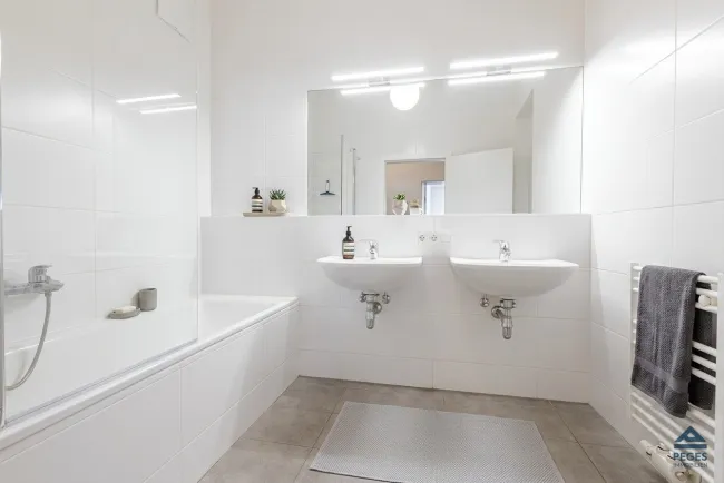 Bad mit Badewanne