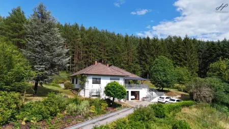 Exklusiver Bungalow in Alleinlage mit eigenem Wald, traumhaftem Fernblick und absoluter Privatsphäre