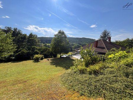 Exklusiver Bungalow in Alleinlage mit eigenem Wald, traumhaftem Fernblick und absoluter Privatsphäre
