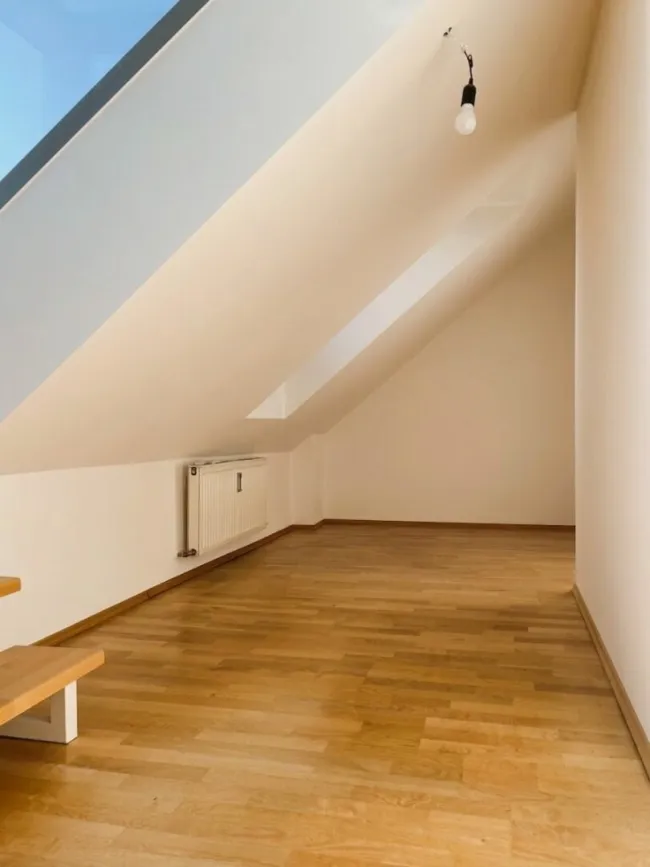 Gemütliche Dachgeschosswohnung mit Balkon und ruhiger Dachterrasse in zentraler Grazer Lage - Bild
