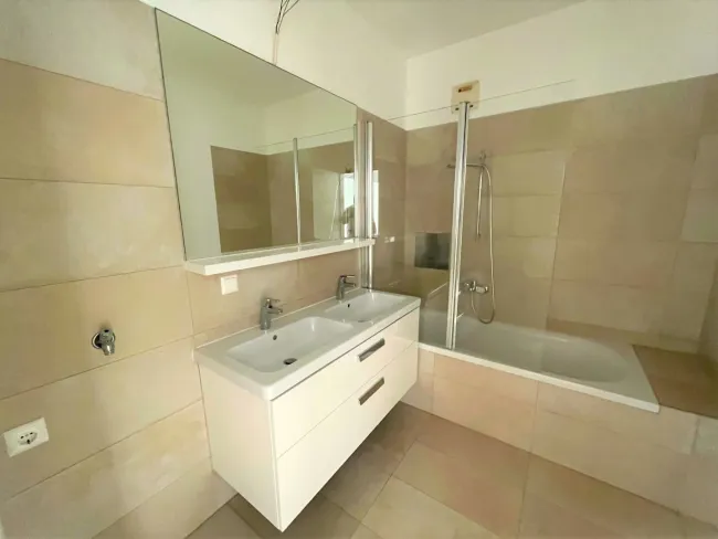 TOP saniert & TOP Preis - 4 Zimmer Wohnung 100m², WG geeignet - in Neunkirchen! - Bild