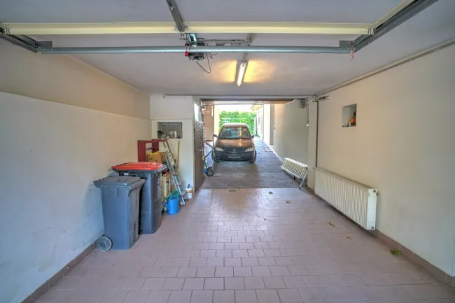 Garage mit Sicht in Garten