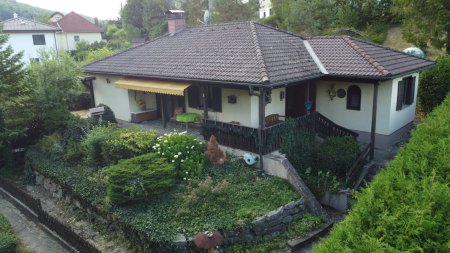 Gepflegter Bungalow in ruhiger Lage von Alland – Wohlfühlen mit Gartenidylle