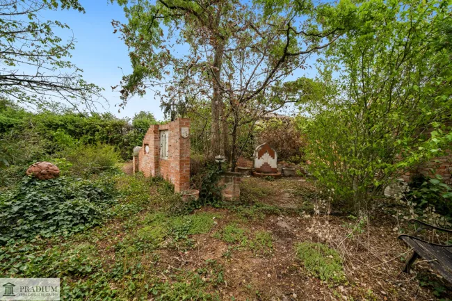 Ideal geschnittener Baugrund für Ihr Einfamilienhaus – Altbaumbestand – ruhig, grün, sofort verfügbar - Bild