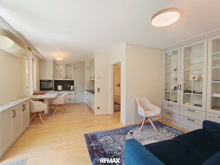 Wohnzimmer & Küche