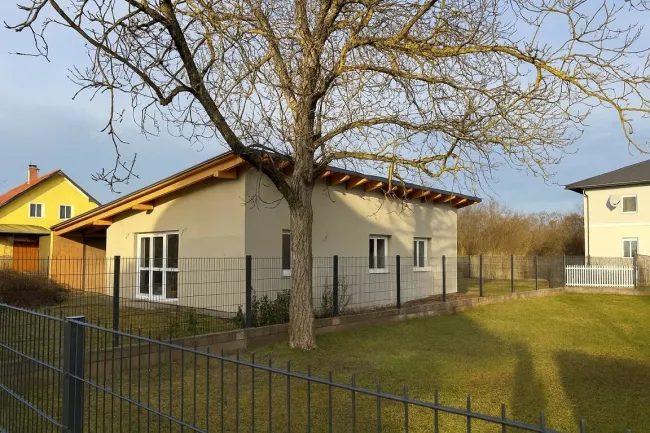 +++ERSTBEZUG++ Einfamilienhaus mit viel Liebe zum Detail,auf sonnigem Grundstück, am Ortsrand von Güssing! +++ - Titelbild