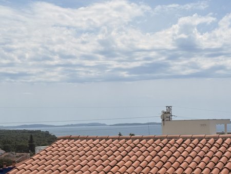 Rendite-Zinshaus in Vodnjan: 220m², 8 Zimmer, Pool, Balkone, 5 Stellplätze, €450.000