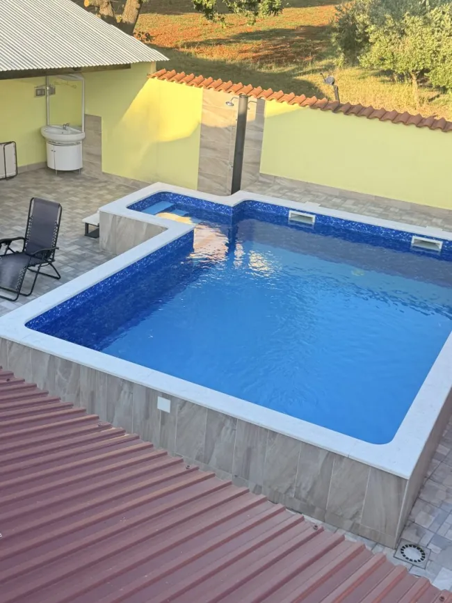 Attraktives Rendite-Zinshaus in Medulin, 312m², 9 Zimmer, Garten, Garage, 4 Terrassen! - Bild