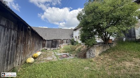 Charmantes Bauernhaus in Purk, 70m², 3 Zimmer, Garten, sanierungsbedürftig