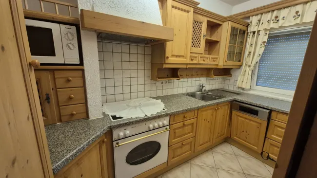 VOLLMÖBLIERTE 2-ZIMMERWOHNUNG MIT BALKON //AAP// TG-BOX// ALLGEMEINGARTEN - Bild