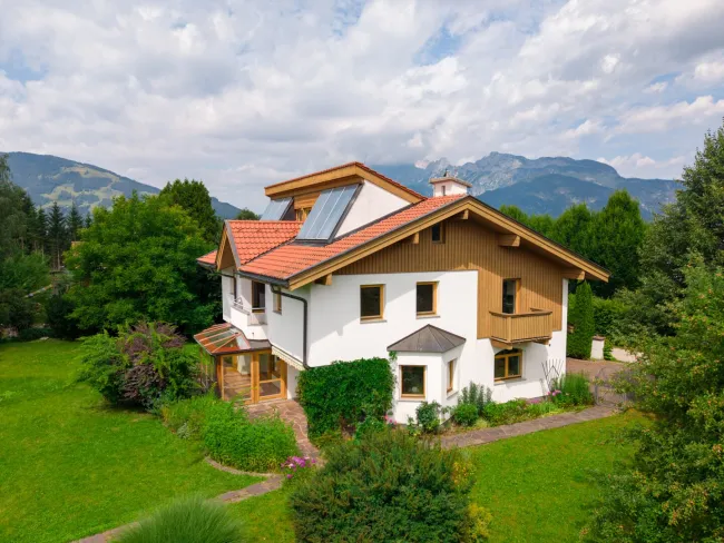 Wohnen in traumhafter Ruhelage – Einfamilienhaus mit großem Grundstück und herrlichem Garten - Titelbild
