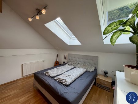 Charmante 2-Zimmer-DG-Wohnung mit Balkon & Garage zu vermieten
