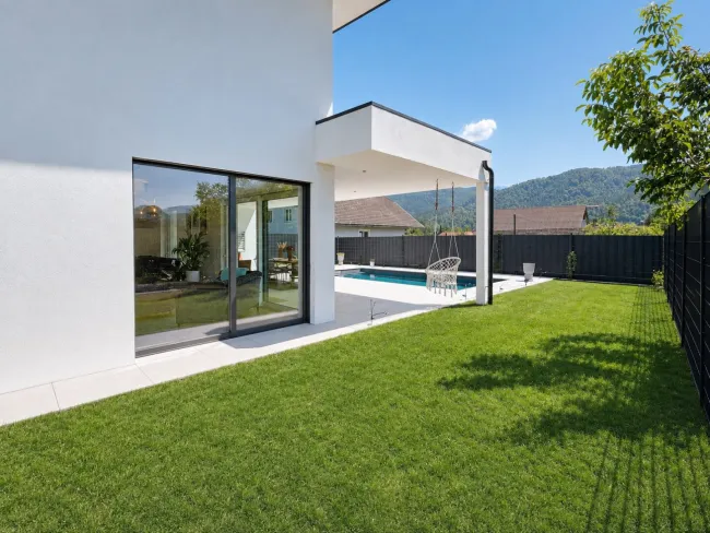 Pool Ansicht Südost - Kompagnon Immobilien