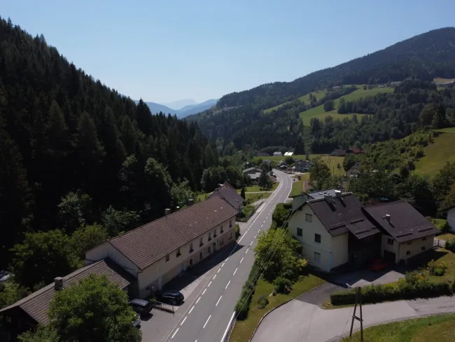 Entwicklungsobjekt in Bad Bleiberg – ehemaliges Gasthaus mit Gästezimmern - Bild
